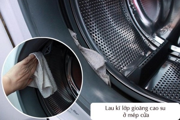 Vệ sinh máy giặt lồng ngang phần gioăng cao su ở cửa máy