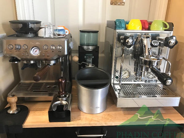 Trung tâm EU cung cấp dịch vụ sửa máy pha cafe breville uy tín TẠI HN bảo dưỡng định kỳ, kiểm tra chất lượng cho máy pha cà phê đối với khách hàng dùng sản phẩm cà phê và sẵn sàng đào tạo lại khi cần thiêt nhằm đảm bảo máy luôn hoạt động tốt, cho ra chất lượng cà phê tốt nhất.